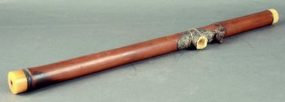XIXe siècle Pipe à opium en bambou, embouts en ivoire L. 60 cm Manque
