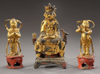 CHINE - Epoque MING (1368 - 1644) Statuette de guanyin assise entourée zenzai et......
