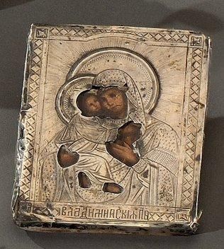 null Vierge de Vladimir Icône de voyage à riza en argent gravé Moscou, 1880-99 Maître-Orfèvre:...