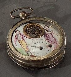 null Belle montre à clef en argent, émaillée d'un couple en costume du début du XIXe...