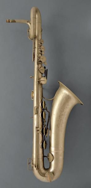 null Saxophone baryton en mi bémol nickelé, fait par Adolphe SAX vers 1857, estampillé:...