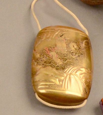 JAPON, époque Meiji Inro à quatre compartiments en laque à fond doré à décor d'un...