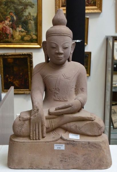 BIRMANIE Statue de Bouddha en pierre H. 55 cm L. 35 cm P. 20 cm