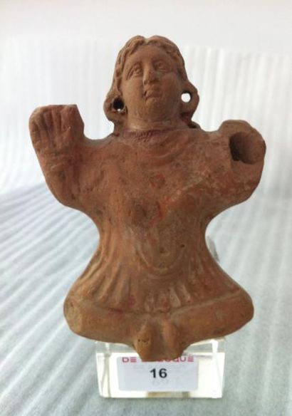 null Statuette figurant une femme assise en tailleur et levant les bras Égypte, époque...
