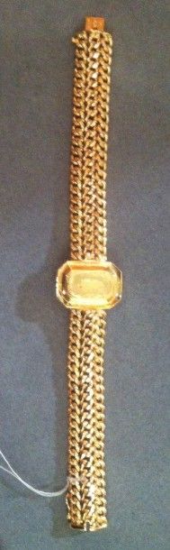 null Bracelet large en or jaune agrémenté d'un motif rectangulaire ciselé d'un décor...
