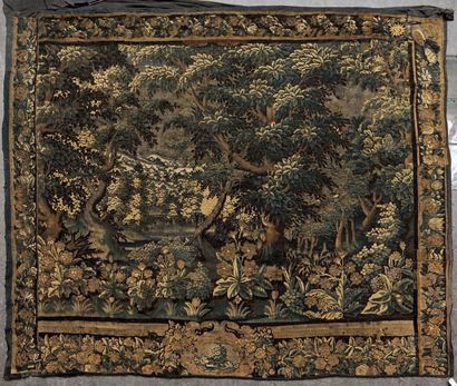 AUBUSSON Tapisserie verdure à bordure de fleurs et médaillons H. 269 cm - L. 304...