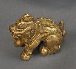 CHINE, XXe siècle Petite chimère en bronze H. 4 cm - L. 4,5 cm
