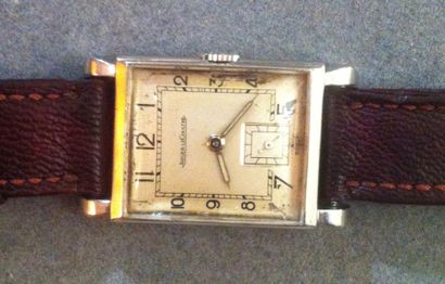 JAEGER LECOULTRE Bracelet montre d'homme des années 40 Le boîtier rectangulaire est...