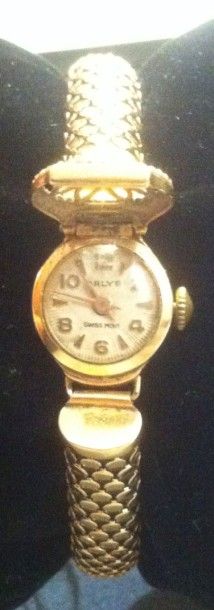 DALYS, années 1940 Bracelet montre de dame tout or jaune, bracelet maille serpent,...