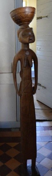 null Sculpture africaine en bois sculpté représentant une femme portant un enfant...