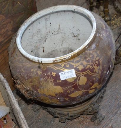 null Cache-pot en céramique laqué or et lie de vin, monture en bronze D. 29 cm -...