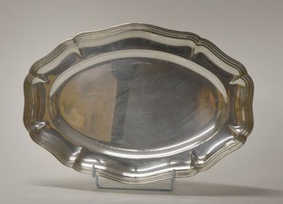 null Plat ovale en métal argenté H. 45 cm - L. 31 cm Restauré