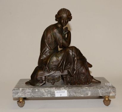 François MAGE (?-1910) Femme à l'antique assise sur un tabouret Bronze à patine brune,...