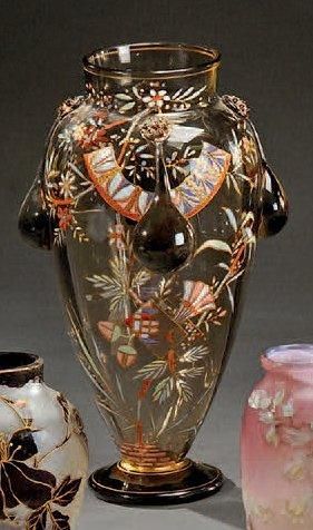 Attribué à Portieux, vers 1900 Vase sur piédouche en verre fumé à décor en application...