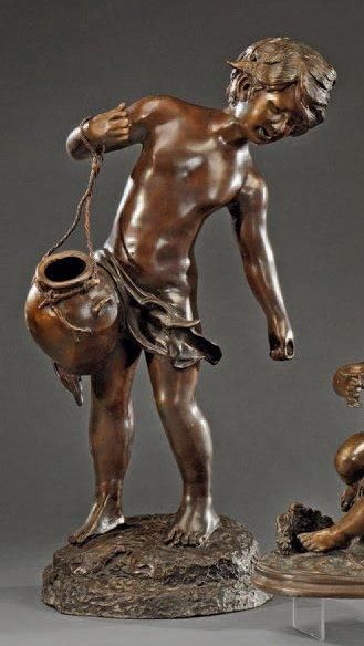 A. AMDON (?) Porteur d'eau Bronze à patine brune, signé H. 62 cm