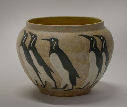 Louis FONTINELLI (1886-1964) Vase aux pingouins Céramique émaillée signée et marquée...
