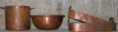 null Lot en cuivre: deux plats, une marmite et une bassine à confiture (Restauration...