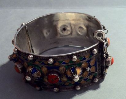 null Bracelet berbère en argent émaillé, début du XXe siècle
