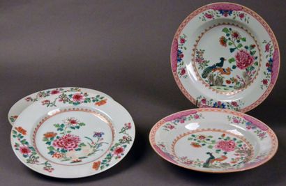 null COMPAGNIE DES INDES Deux paires d'assiettes en porcelaine à décor floral et...