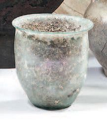 Gobelet en verre irisé Rome, IIIe-IVe siècle...