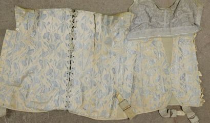  Ensemble de sous-vêtements féminins, fin XIXe et début du XXe siècle, corset vers...