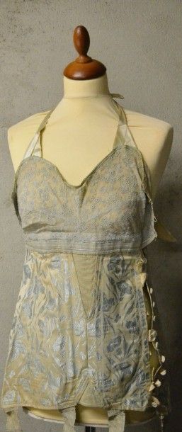null Ensemble de sous-vêtements féminins, fin XIXe et début du XXe siècle, corset...