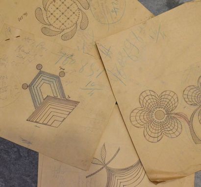 null Réunion de patrons pour broderies en relief, 1900-1930, crayon sur papier; motifs...