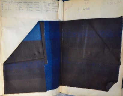 null Ensemble de huit albums d'échantillons d'écharpes de laine, vers 1950-1960,...