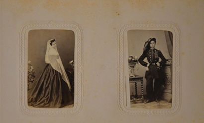 null TRÈS BEAUX ALBUMS DE PORTRAITS 1870-1910.
Réunion de 4 albums de portraits de...