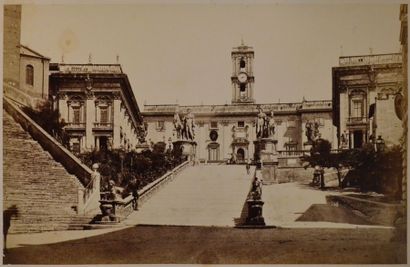 ITALIE, ROME ET MILAN 1870 
Réunion de 7 tirages albuminés montés sur carton.
- 5...
