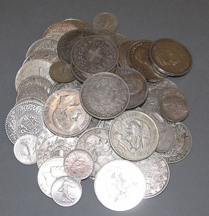null VARIA
Lot de pièces diverses en argent
Poids : 1043 g
Nous joignons quelques...