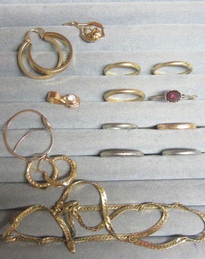 null Lot d'or bijoux et débris (petites pierres): bagues, dormeuses, boucles d'oreilles,...