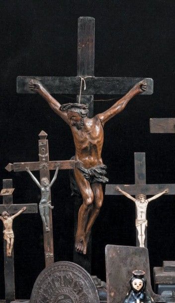 null Crucifix avec Christ en bois polychrome
XIXe siècle
H. 60,5 cm MH
