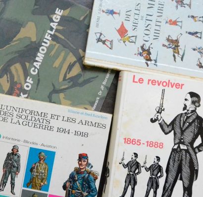 null Lot de livres militaires, thèmes variés (Chars, Zippo...)