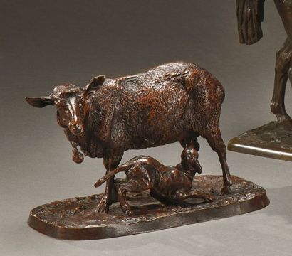 Pierre-Jules Mene (1810-1879) 
Brebis allaitant son agneau
Bronze, signé sur la terrasse...