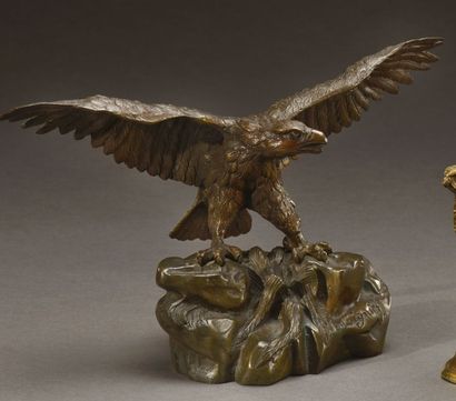 D'après Jules MOIGNIEZ (1835-1894) 
Aigle sur un rocher
Bronze à patine brune
H....