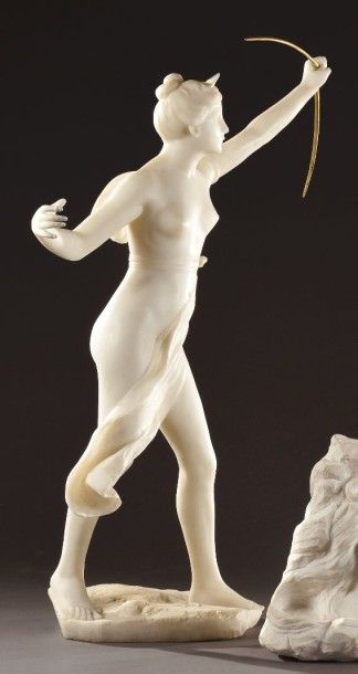 Henri LE VASSEUR (1853-1934) 
Diane chasseresse
Sculpture en marbre blanc et arc...