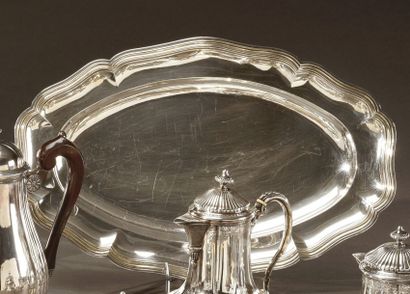 null Plat ovale en argent filets contours
Style Louis XV Minerve
L. 40,5 cm - Poids...