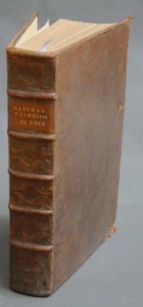 BARTOLINI (Baldo Novello) DE DOTE TRACTATUS. LYON, HARSY, 1585.
Un volume, in-folio,...