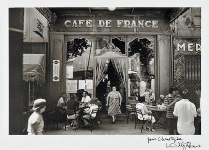 Willy Ronis (1910-2009) 
Le Café de France à L'Isle-sur-la-Sorgue, 1979
Rare tirage...