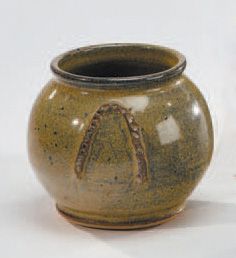 GEORGES JOUVE (1901-1964) 
Pot en grès émaillé à décor d'une chaînette stylisée en...