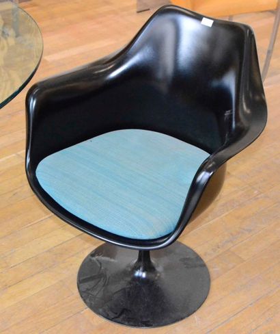 Eero SAARINEN (1910-1961) - Édition Knoll International 
Suite de six fauteuils tulipe,...