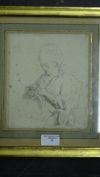 École FRANÇAISE du XVIIIe siècle 
Femme cousant
Crayon noir et rehauts de craie blanche
Quelques...