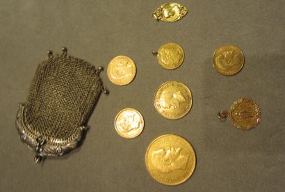 null Lot de pièces en or:
- Une pièce de 100 Francs, Napoléon III, tête nue, tranche...