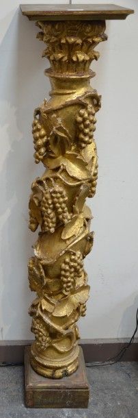 null Colonne torse à chapiteau corinthien en bois doré sculpté de pampres
XVIIIe...