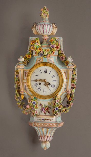 null Cartel d'applique en porcelaine polychrome à décor floral
De style Louis XVI
Allemagne,...