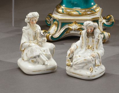PARIS Paire de flacons de toilette en porcelaine, figurant un sultan et une sultane
Milieu...