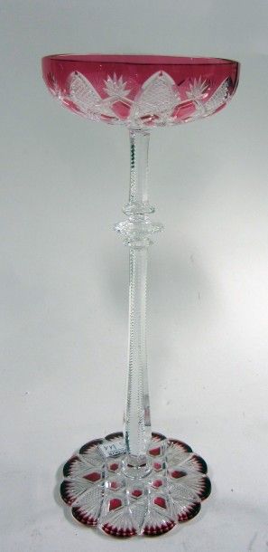 BACCARAT Verre du Tsar en cristal clair doublé de crital rose 

H. 28 cm 

Modèle...