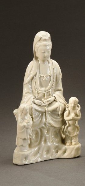 CHINE, XVIIIe SIÈCLE CHINE - XVIIIe siècle
Groupe en porcelaine émaillée blanc de...
