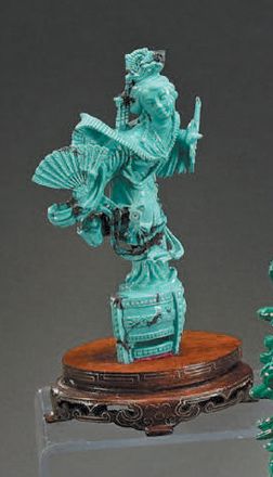 CHINE, XXe siècle Trois groupes, l'un en turquoise sculpté de jeune femme dansant...